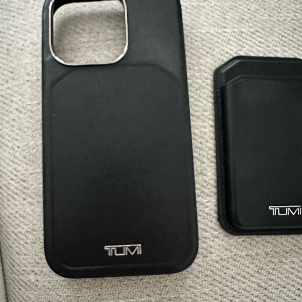 TUMI Black Phone Case and Wallet Set (iphone pro 14)